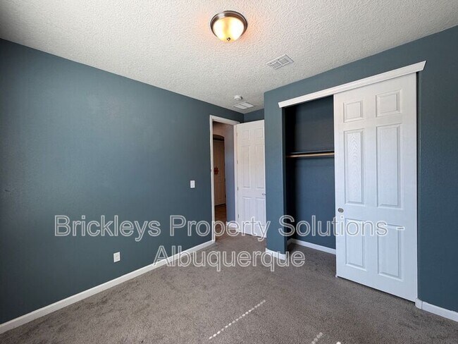 Building Photo - 2861 Walsh Loop SE