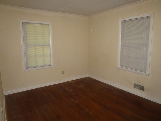 Building Photo - 3 BR, 2 BA House