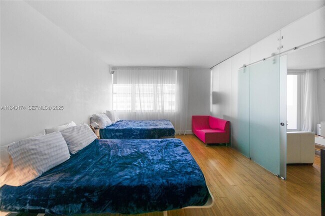 Building Photo - 100 Lincoln Rd