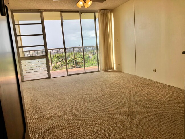 Building Photo - Century West 2 bedroom 2 bathroom 1 covere...