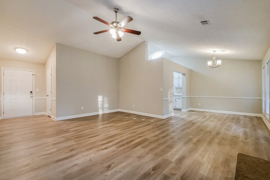 Building Photo - 5815 Mistyview Dr