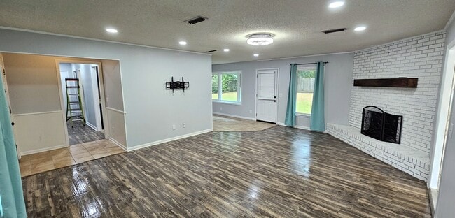 Building Photo - 605 Melbourne Dr