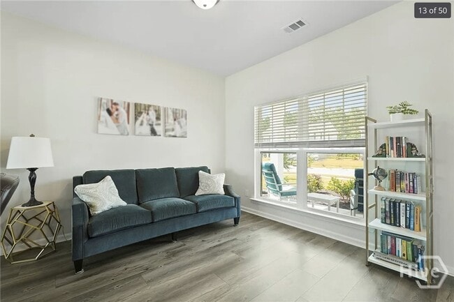 Building Photo - 126 Chalk Farm Wy