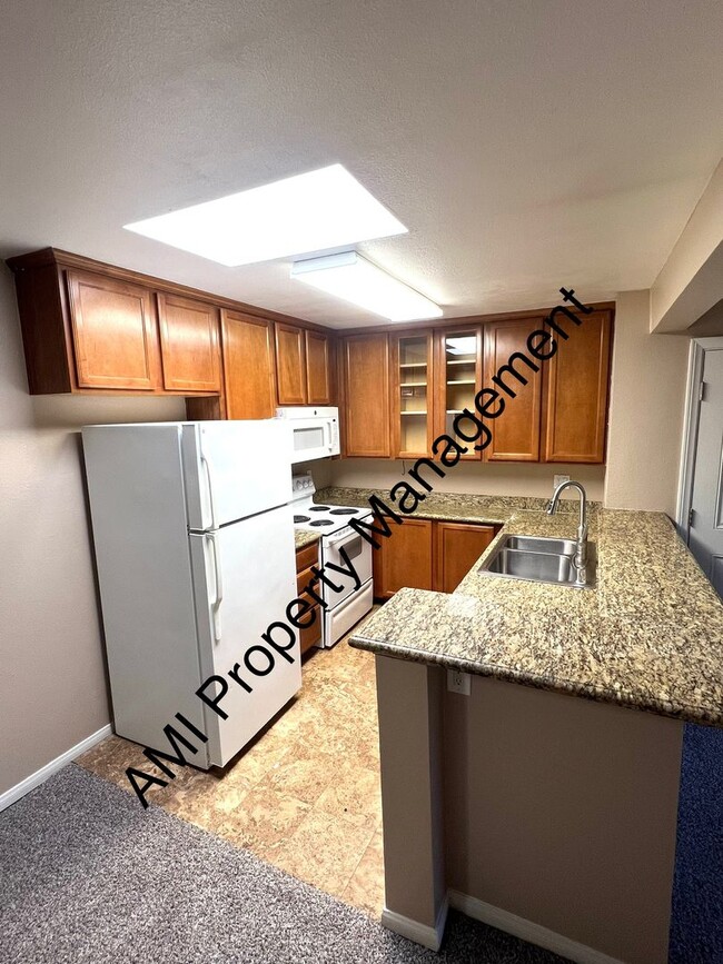 Building Photo - Move in Special!! $500 off 1st Month's Rent!!
