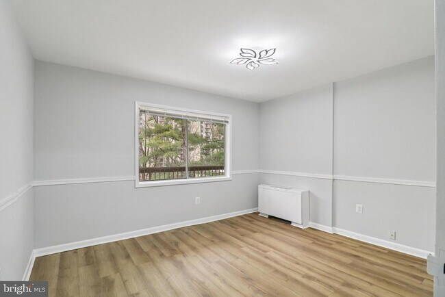 Building Photo - 10300 Westlake Dr