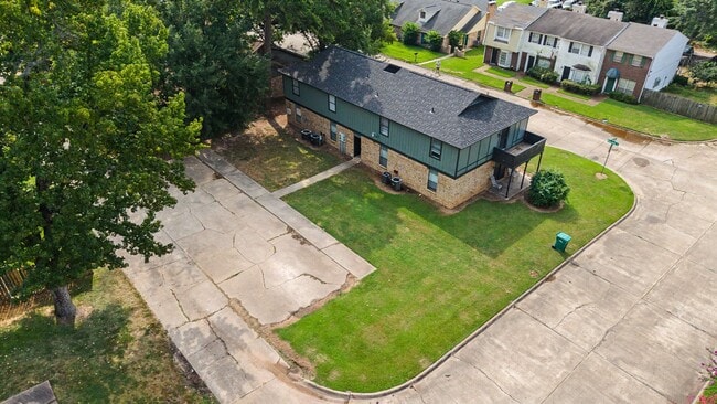 Building Photo - 322-328 Brookwood