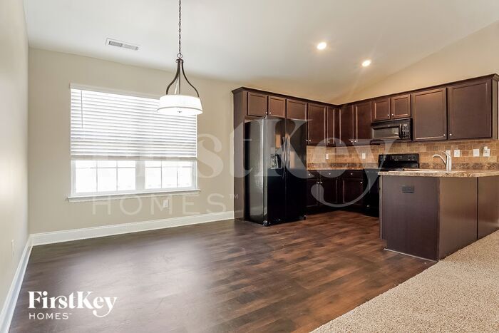 Building Photo - 2043 Village Ridge Cir