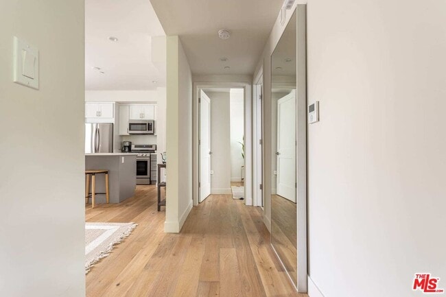 Building Photo - 3726 Kelton Ave