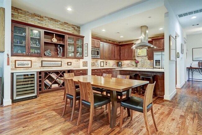 Building Photo - Introducing a remarkable property with a r...