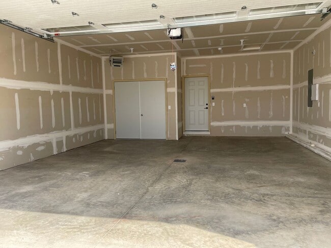 Building Photo - 2558/2562 Granite Drive NW
