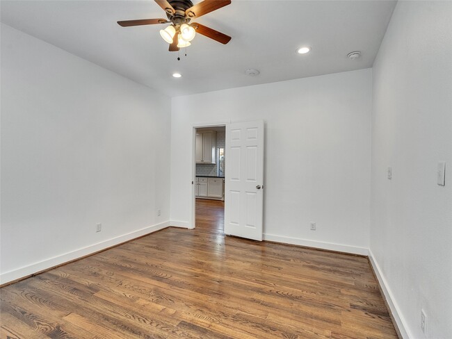 Building Photo - 4730 Bell St