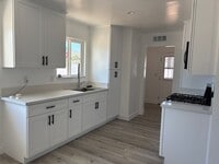 Building Photo - Fully Renovated 3-Bed in the heart of Teha...