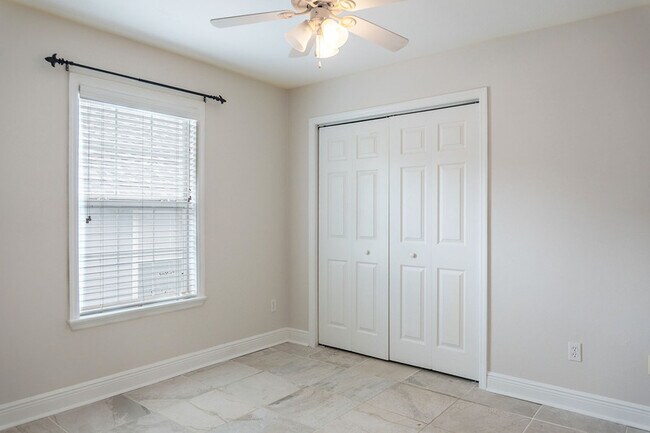 Building Photo - 1106 High Meadow Dr