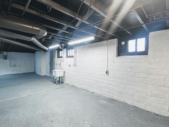 Building Photo - 3586 Chelton Rd