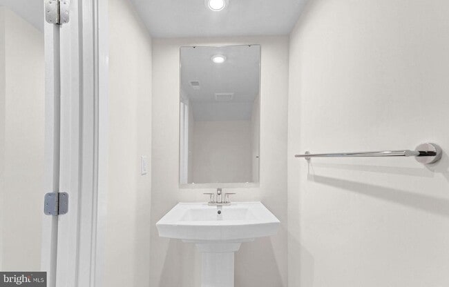 Building Photo - 66 SPYGLASS HILL Dr