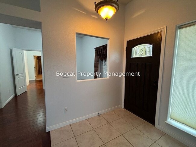 Building Photo - 1626 Evergreen Dr