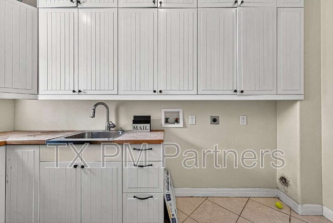 Building Photo - 13819 Lakeview Meadow Dr