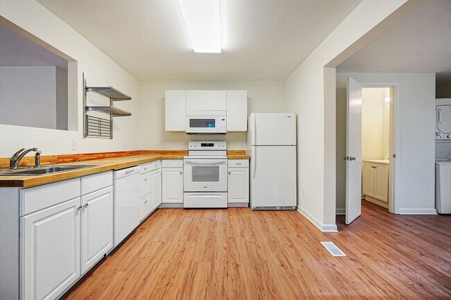 Building Photo - 607 N Greensboro St