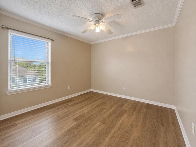 Building Photo - 1108 Post Oak Path