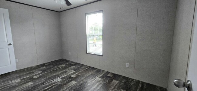 Building Photo - 5 Victoria Ln