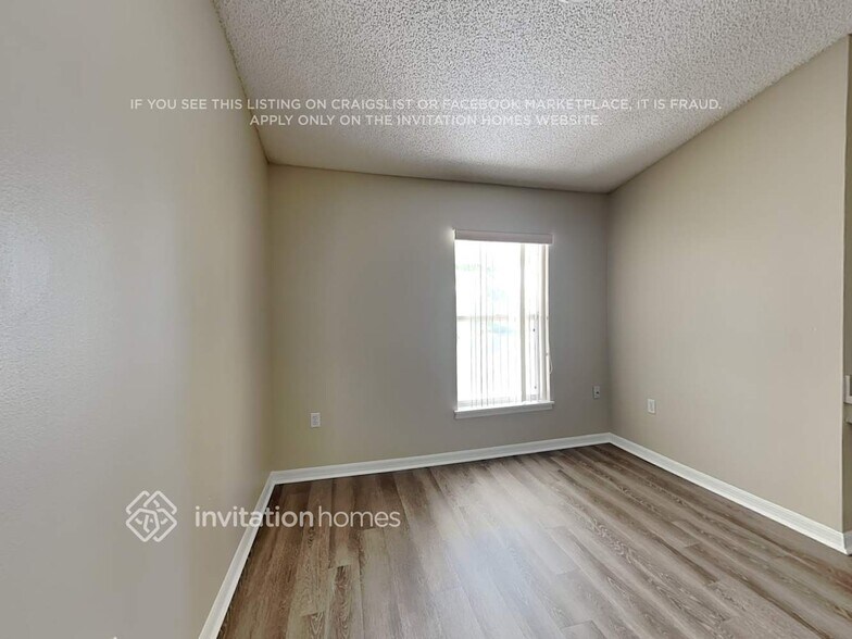 Building Photo - 1128 White Oak Cir
