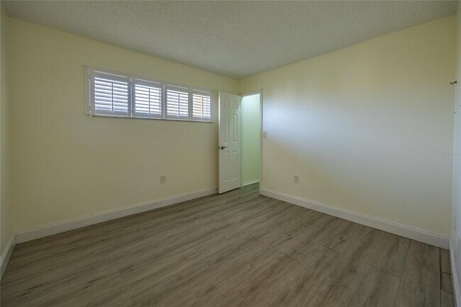 Building Photo - 4775 Cove Cir