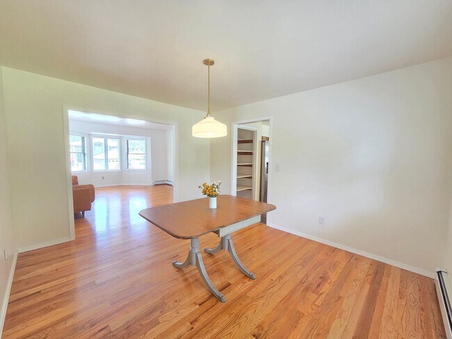 Building Photo - $3,050 - 4 Bed / 2.5 Bath Beautiful Home in Upper South Hill