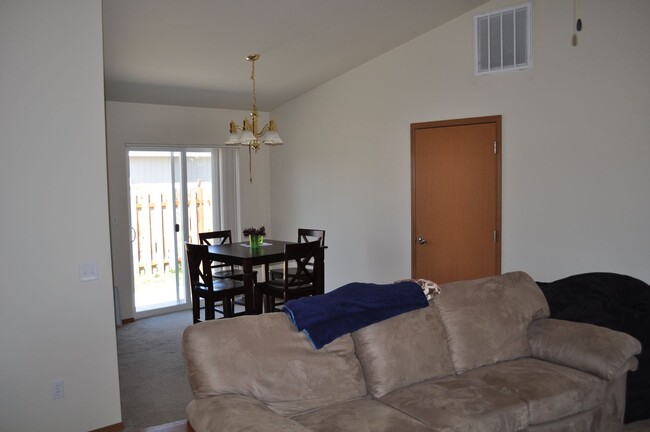 Building Photo - 608 East Remington Drive