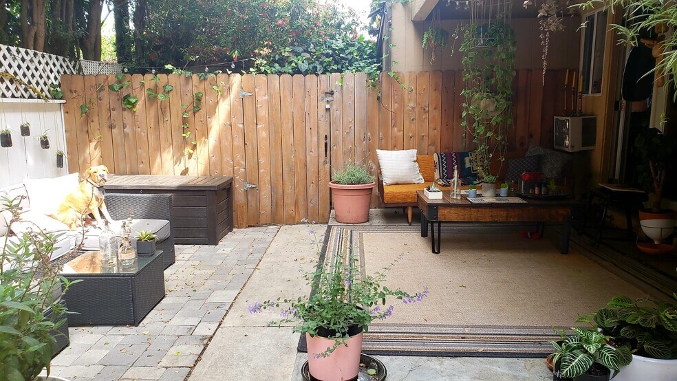 Building Photo - 3641 Kelton Ave