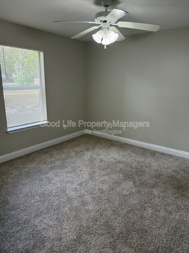 Building Photo - 8440 Chisholm Rd