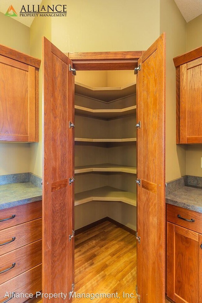 Building Photo - 3 br, 2.5 bath House - 526 Stonedale Dr.