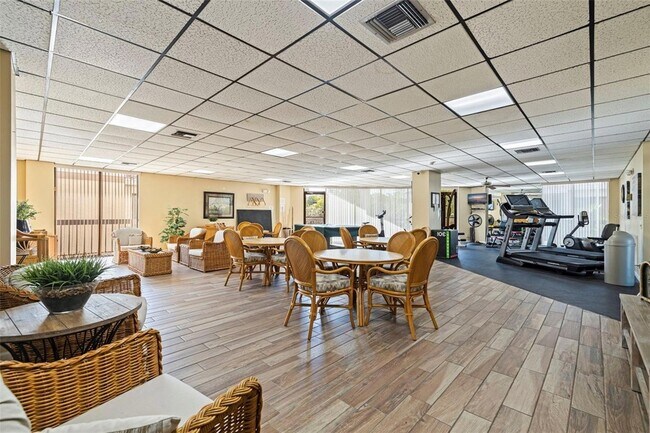 Building Photo - 6365 Bahia Del Mar Blvd S