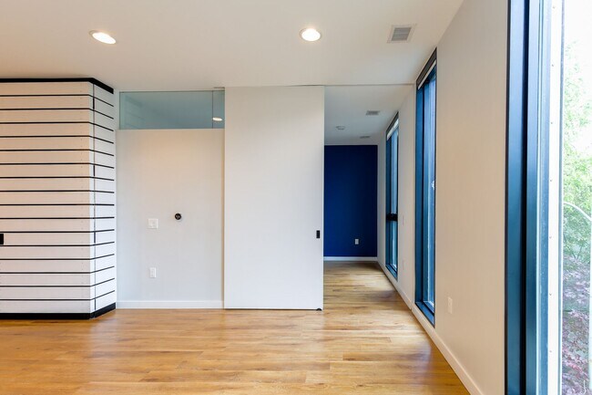 Building Photo - Terrific One Bedroom Condo in Truxton Circle!