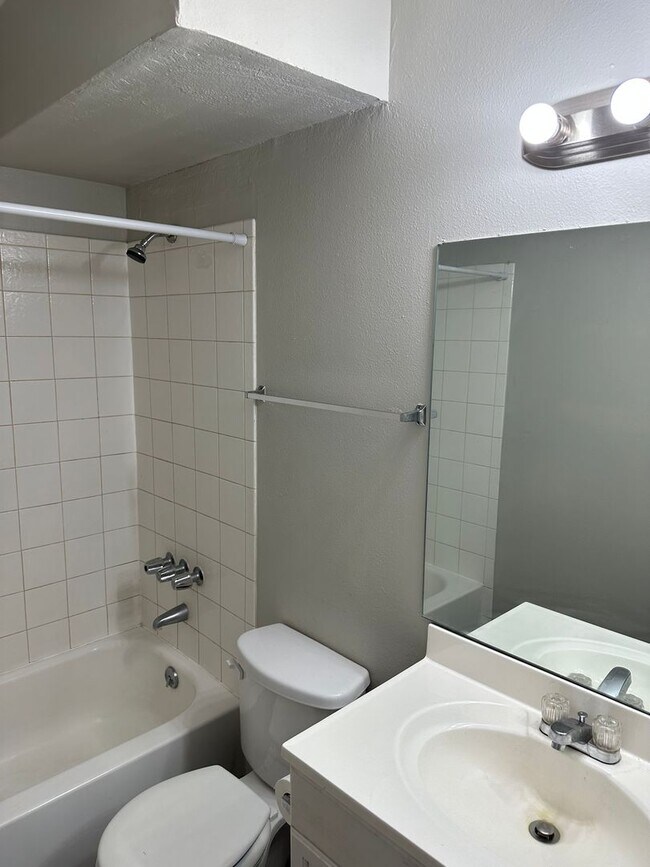 Building Photo - 1011 Mazatlan Cir