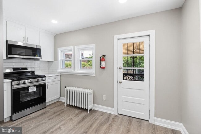 Building Photo - 2257 Ann St