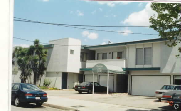 Building Photo - Hermitage Court