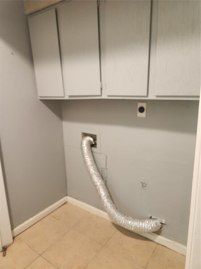 Building Photo - 905 Fieldwood Dr