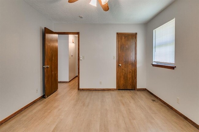 Building Photo - 1204 N Crawford Ave