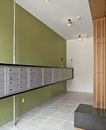 Building Photo - 70 Lincoln St