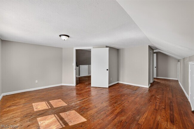 Building Photo - 1851 Beverly Hills Dr