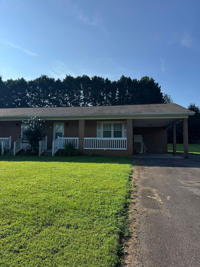Building Photo - 2265 Claremont Rd