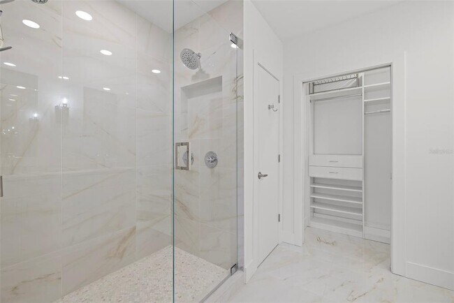 Building Photo - 1010 Central Ave N