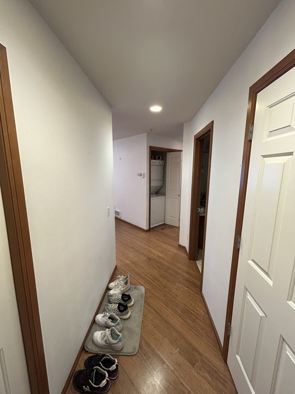 Building Photo - 2111 Waverly Pl N