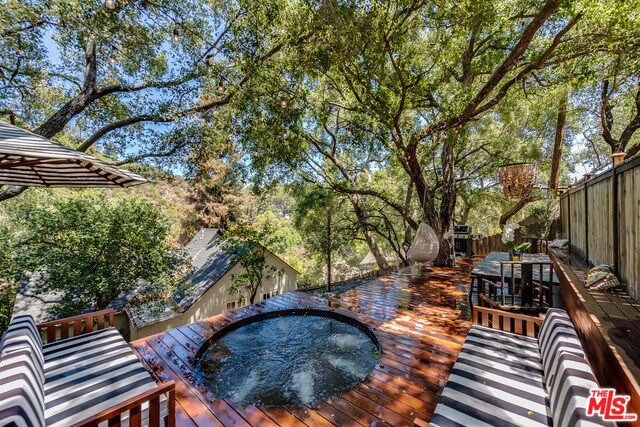 Building Photo - 8900 Hollywood Hills Rd