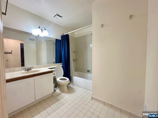 Building Photo - 951 Westgate Dr