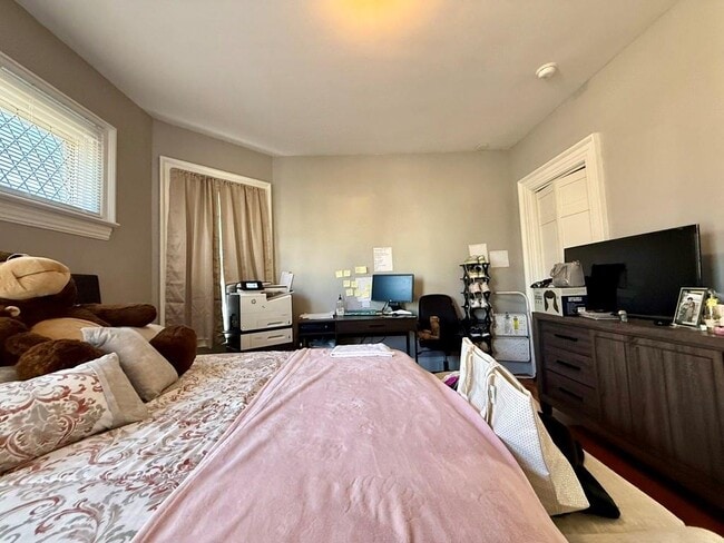 Building Photo - 209 Cottage St.