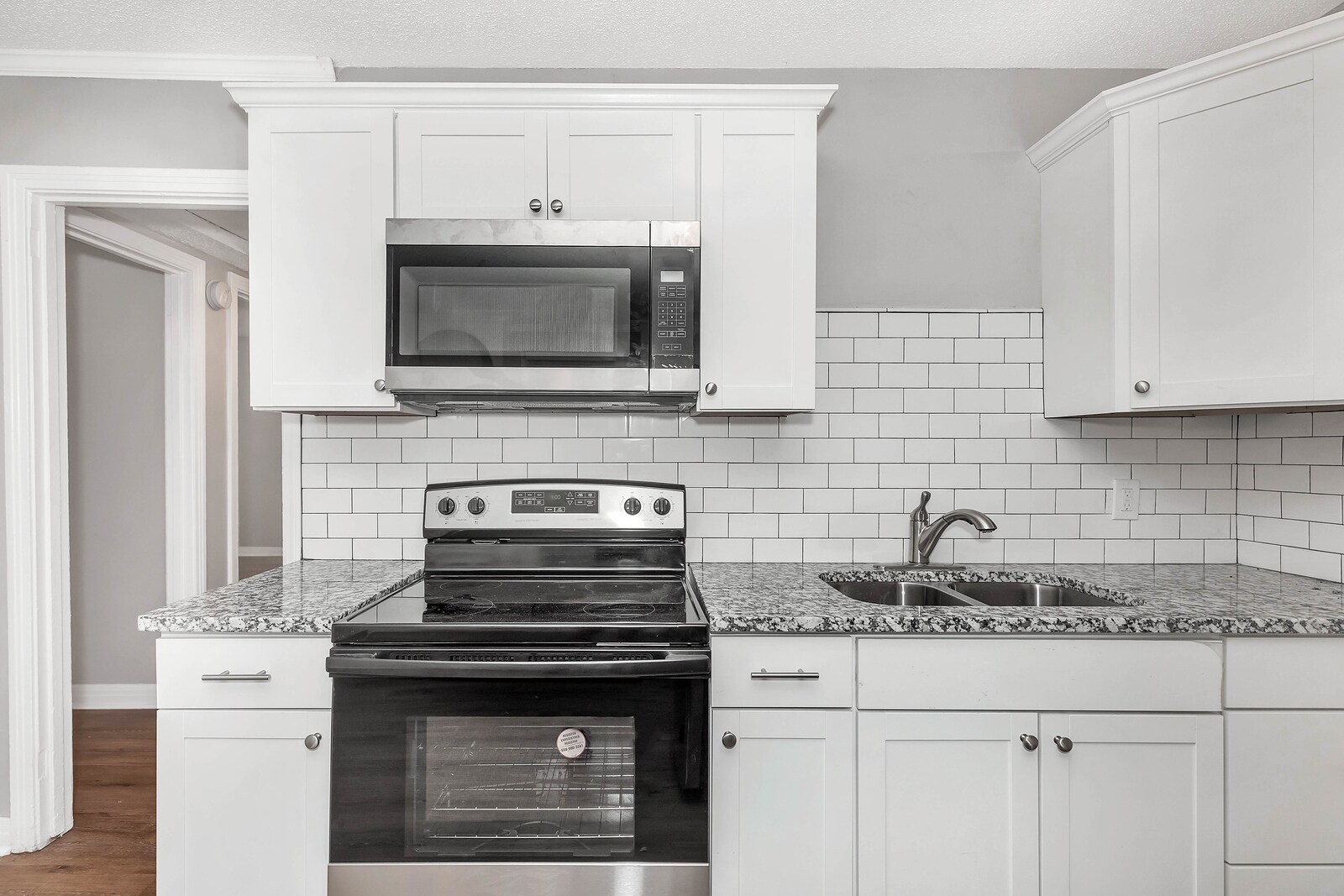 Building Photo - 914 Linwood Dr NW