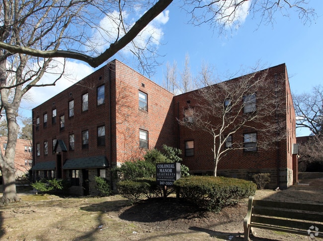 Primary Photo - Colonial Manor Apartments