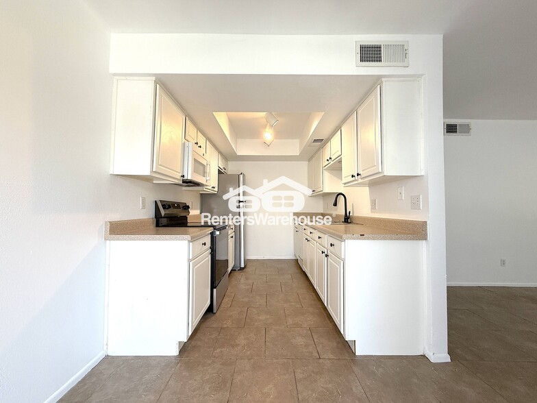 Building Photo - 1336 N 85th Pl