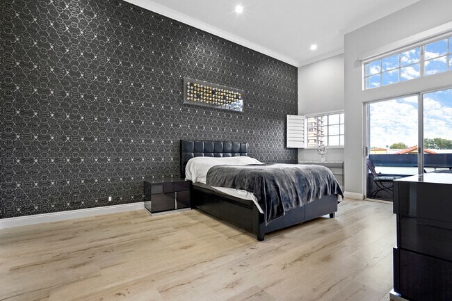 Building Photo - 10627 Ashton Ave